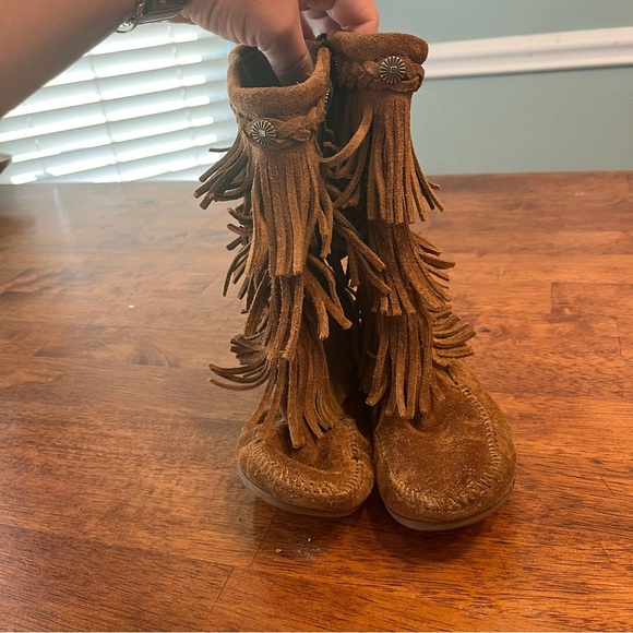 Minnetonka brown fringe 3 layer calf boots size 2 - Picture 2 of 10